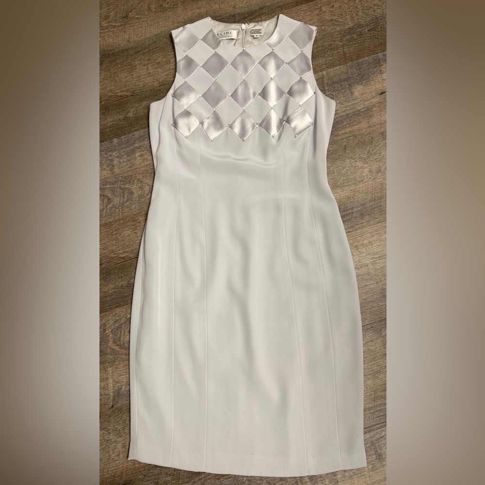 Chic White Sleeveless Wedding Dress